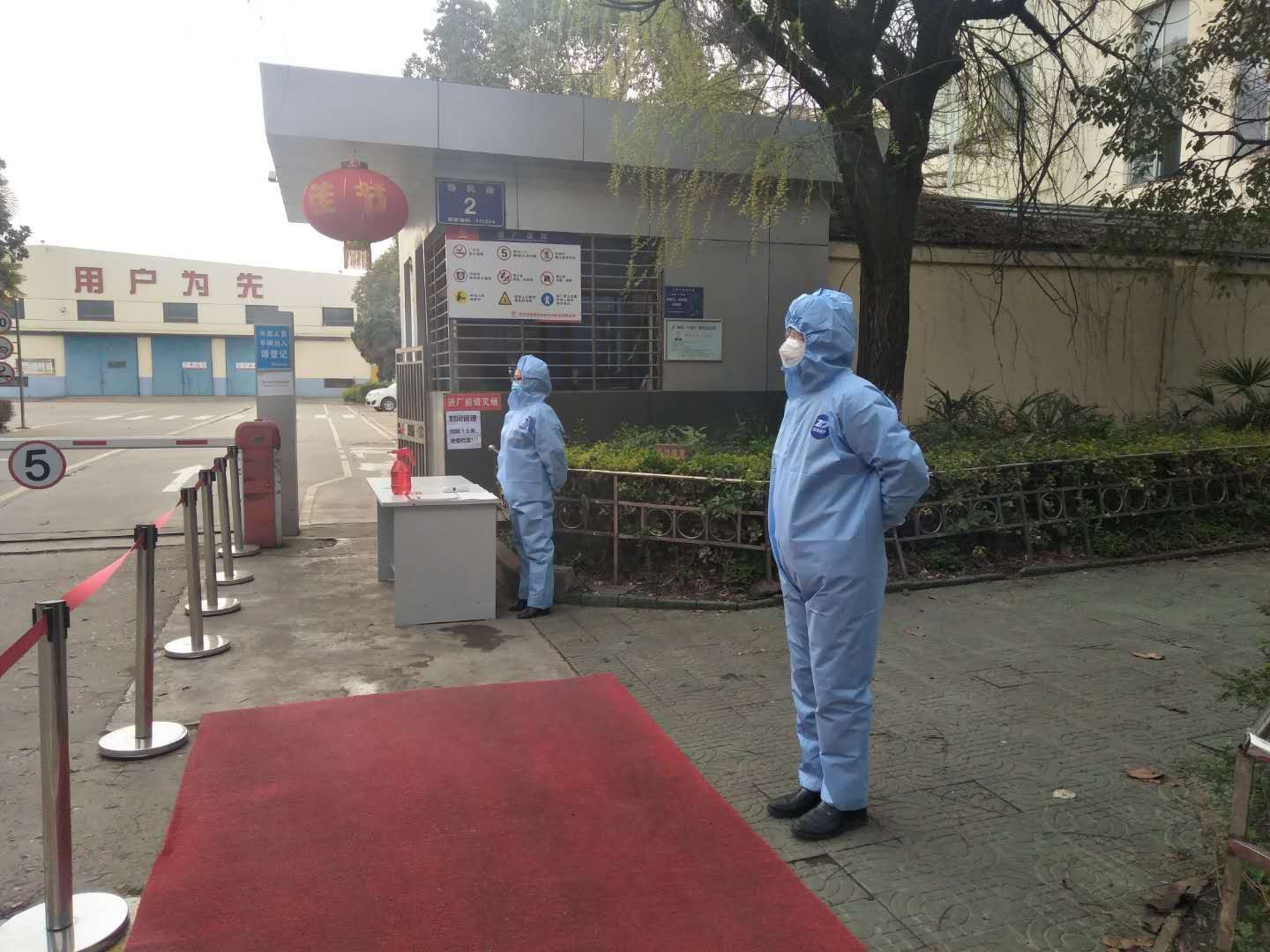 2020年疫情期間，湖北獵鷹保安公司疫情防控現(xiàn)場(chǎng)
