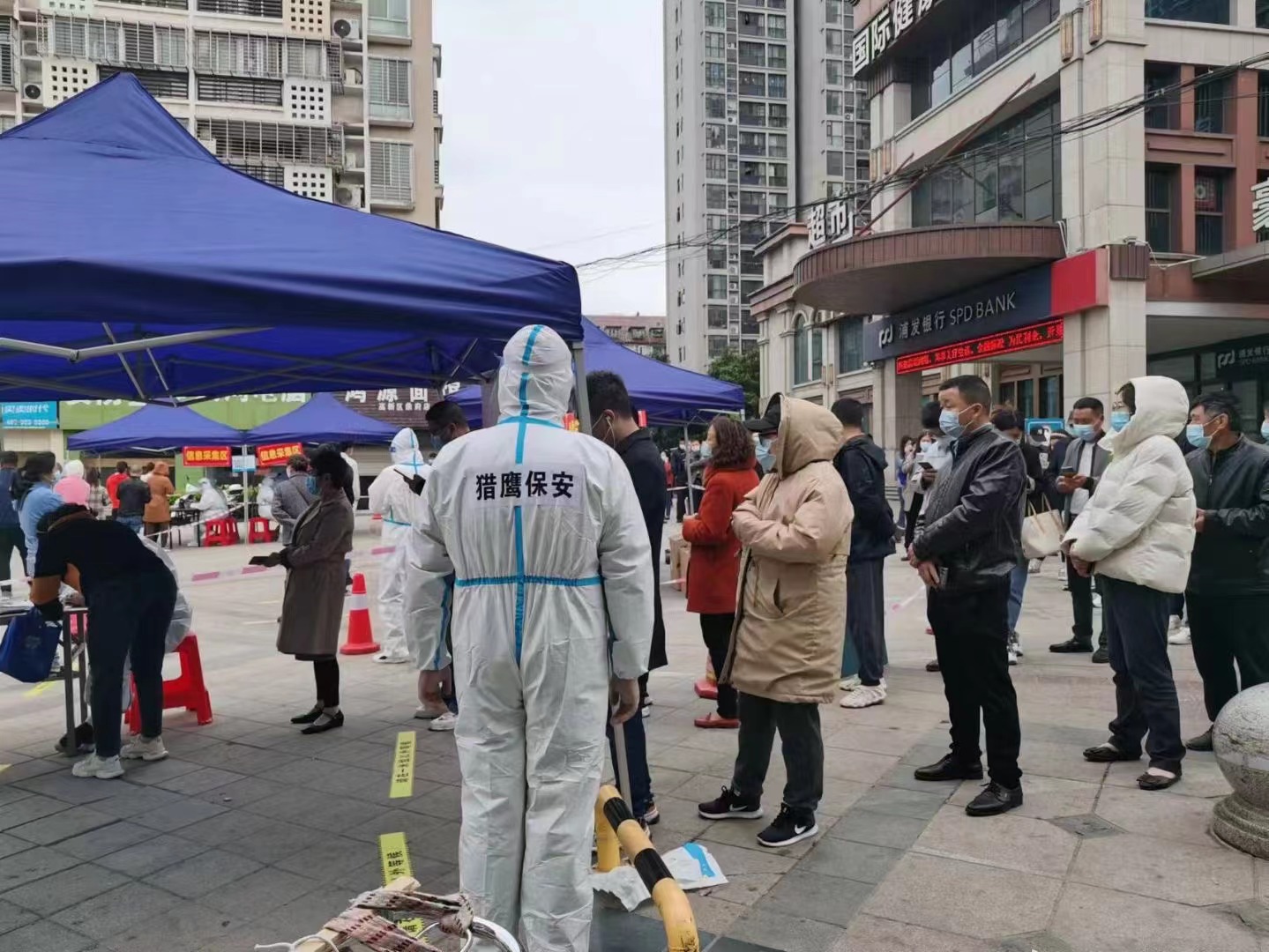 獵鷹保安勇于擔當，積極投入鼎府社區(qū)防疫志愿者工作！