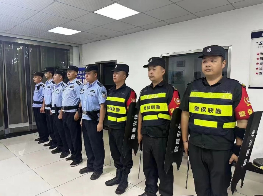 【警保聯(lián)勤】巡邏途中遇車禍，警保合力共救援