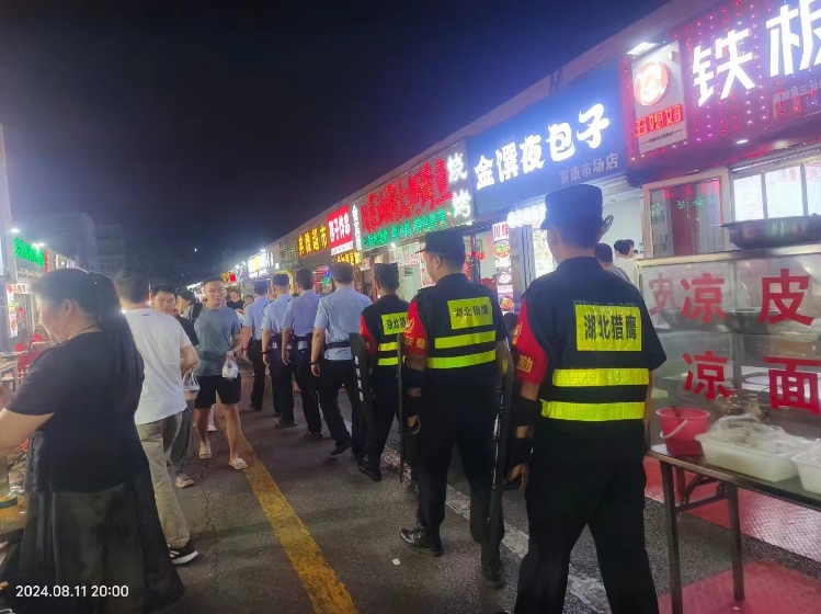 面對(duì)不同的工作環(huán)境和需求，保安工作人員該如何應(yīng)對(duì)？